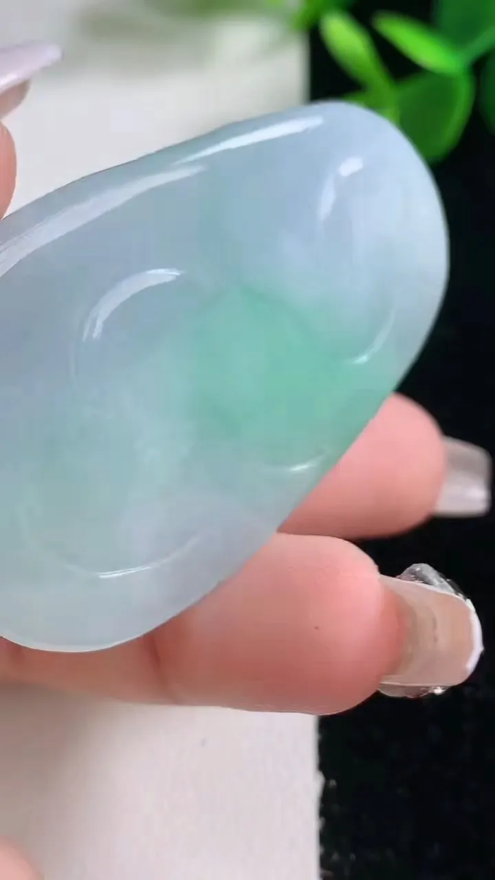 天然A货翡翠逍遥佛吊坠，尺寸53.7-33.6-8，重量:27.26g
12月26日