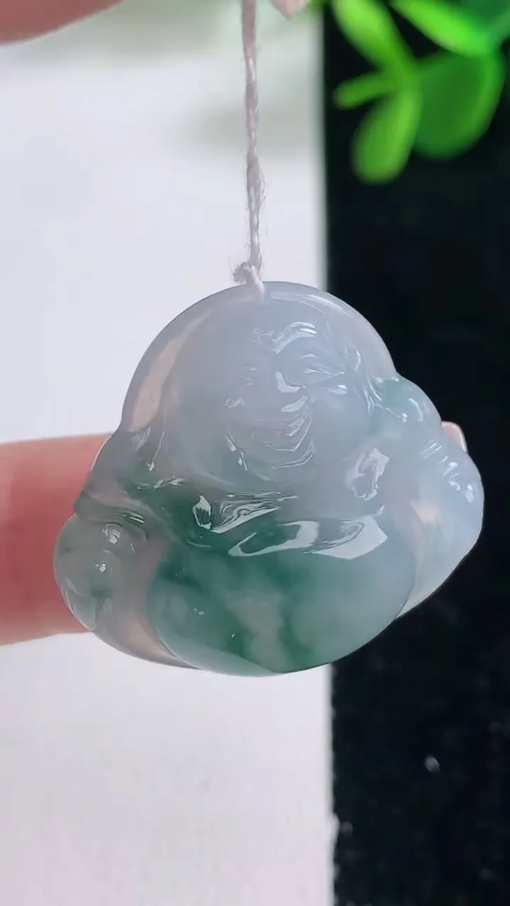 天然A货翡翠飘花佛公吊坠，尺寸25.4-26.8-5.8，重量:6.11g
12月26日