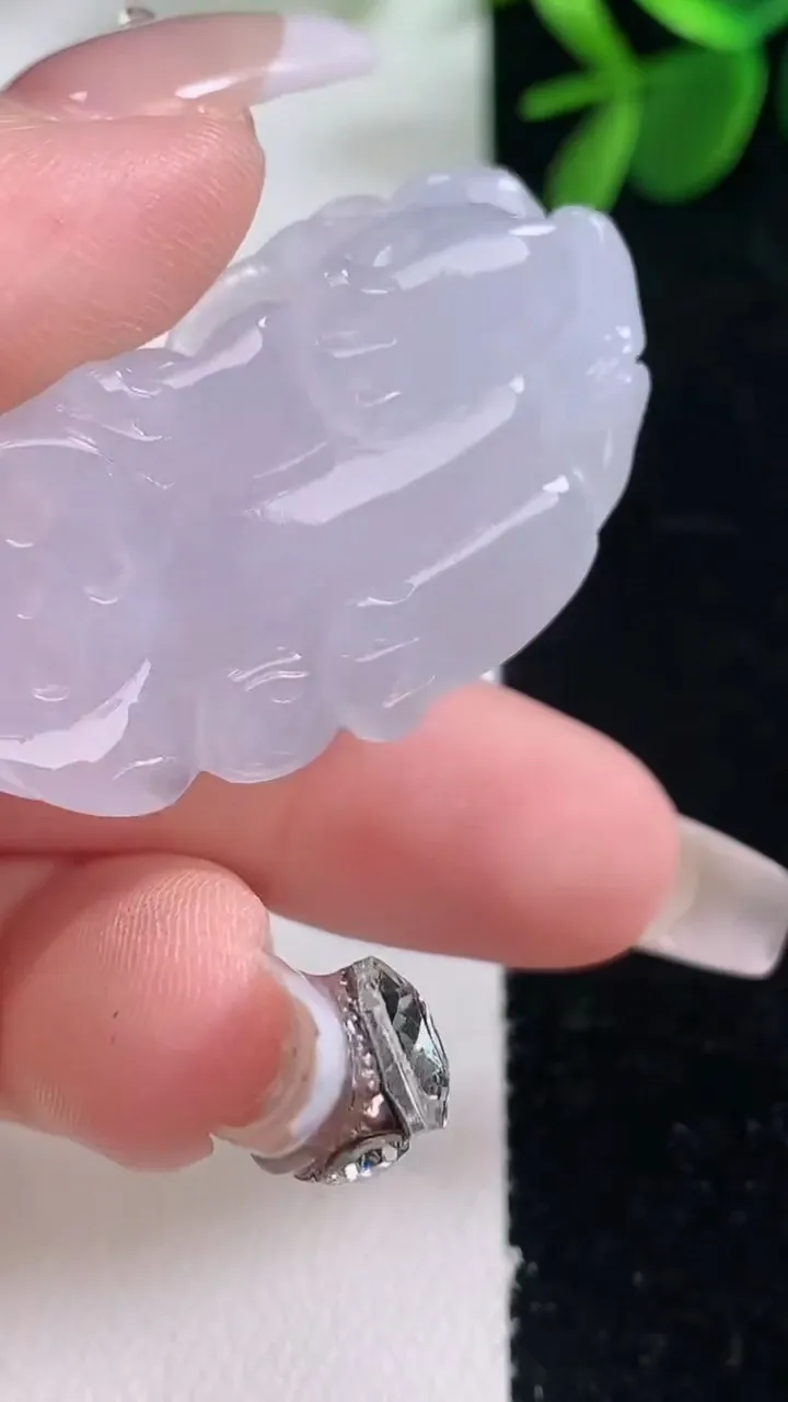 天然A货翡翠紫罗兰霸王貔貅吊坠，尺寸40.3-21-12.5，重量:23.72g
12月26日