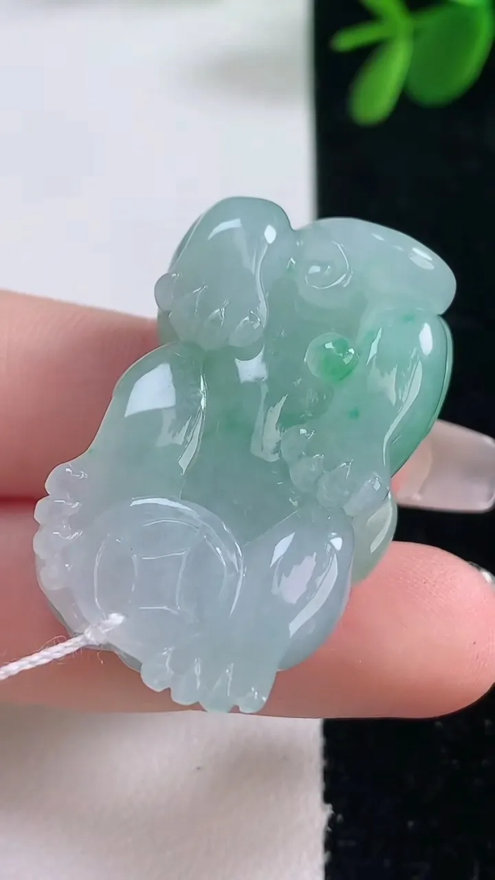 天然A货翡翠貔貅吊坠，尺寸35-21.6-13.8，重量:22.38g
12月26日