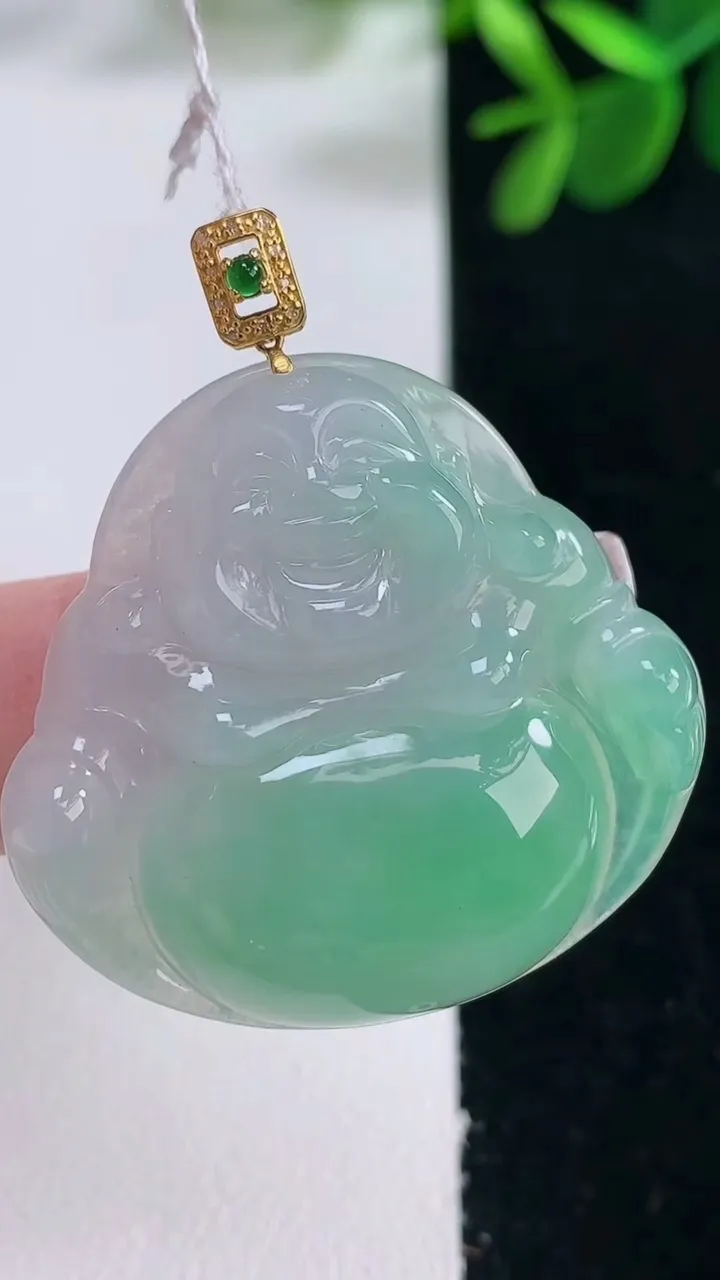 天然A货翡翠佛公吊坠，尺寸32.6-34.8-6.2，重量:11.08g
12月26日