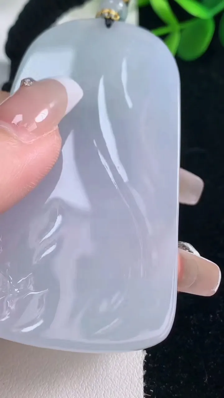 天然A货翡翠紫罗兰大势至菩萨吊坠，尺寸69.4-38-5.2，重量:39.33g
12月26日