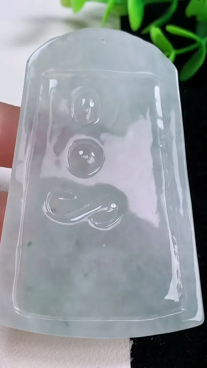 天然A货翡翠文殊菩萨吊坠，尺寸76.2-46.7-5.4，重量:41.25g
12月26日