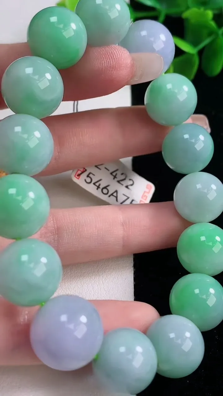 天然A货翡翠圆珠手串，尺寸15.2-15颗，重量:75.62g12月26日
工厂直销收藏佳品,种好水