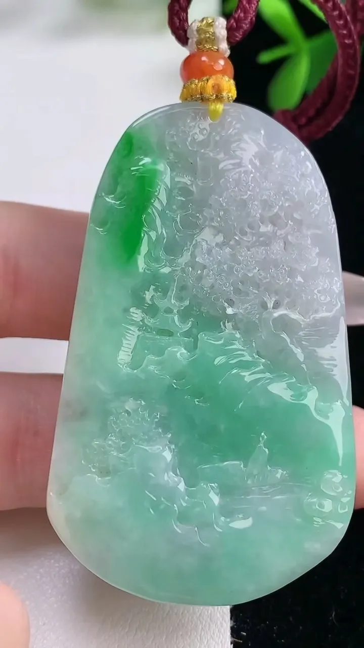 天然A货翡翠山水牌吊坠，尺寸56-34.6-11.2，重量:46.84g
12月26日
