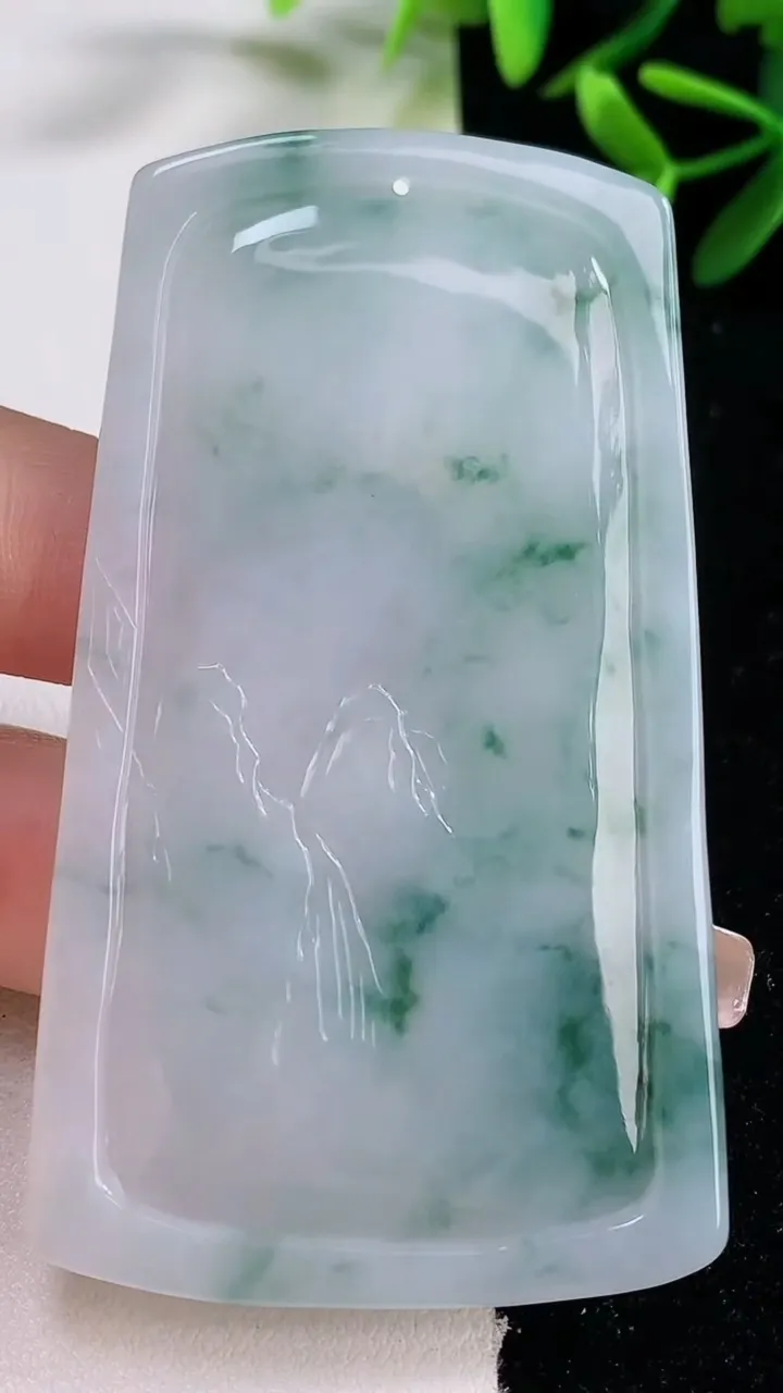 天然A货翡翠飘花文殊菩萨吊坠，尺寸705-40.5-5.7，重量:33.34g
12月26日