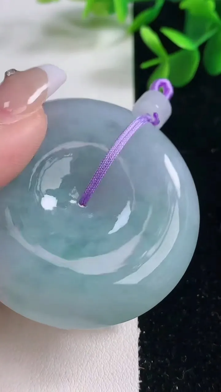 天然A货翡翠紫罗兰平安扣吊坠，尺寸51.2-12.4，重量:67.89g
12月26日