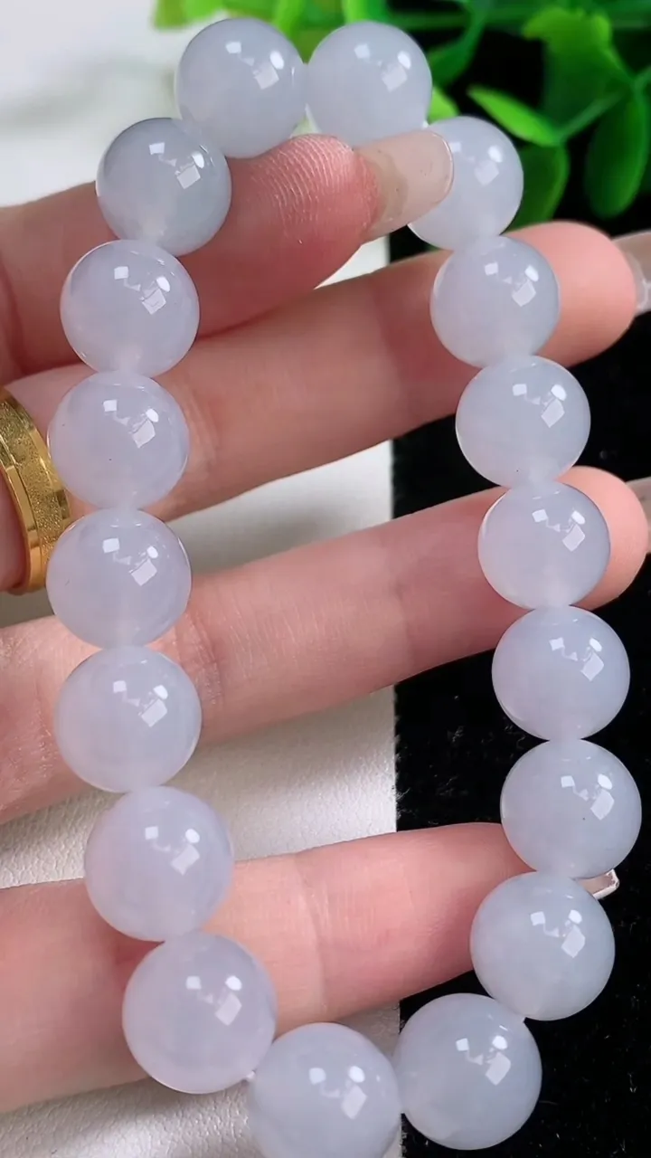 天然A货翡翠紫罗兰圆珠手串，尺寸11-18颗，重量:42.22g12月26日
工厂直销收藏佳品,种好水足，色泽均匀，有种有色，上手高大气！