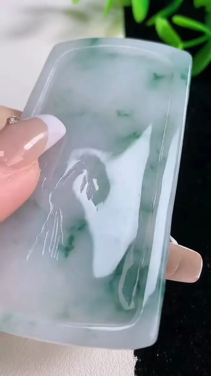 天然A货翡翠飘花文殊菩萨吊坠，尺寸705-40.5-5.7，重量:33.34g
12月26日