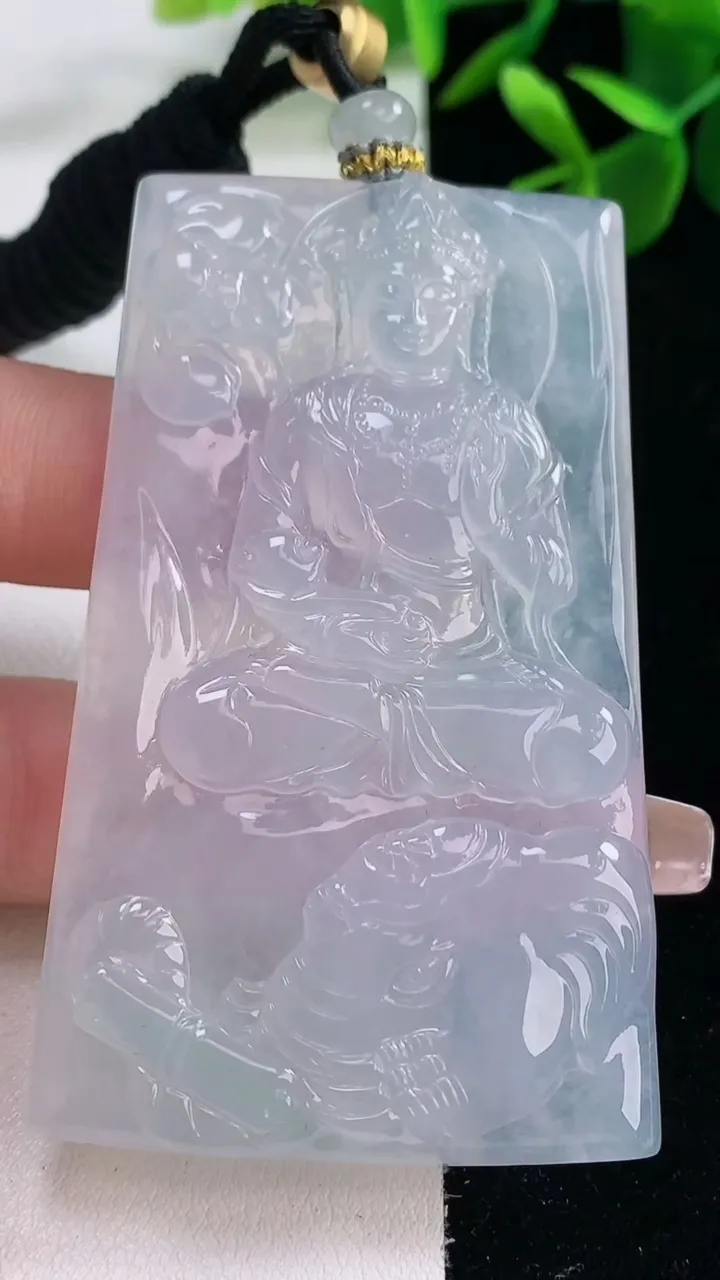 天然A货翡翠种白冰普贤菩萨吊坠，尺寸68.4-41-6.2，重量:45.75g
12月26日