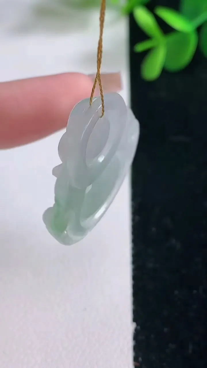 天然A货翡翠佛公吊坠，尺寸27-30-6，重量:7.36g
12月26日