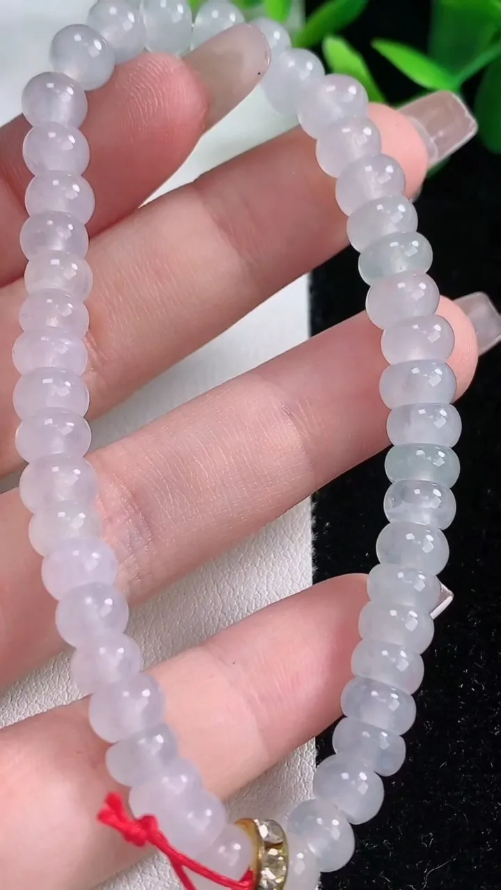 天然A货翡翠种白冰算盘珠手串，尺寸6.7-3.2-45颗，重量:18.35g12月26日
工厂直销收藏佳品,种好水足，色泽均匀，有种有色，上手高大气！