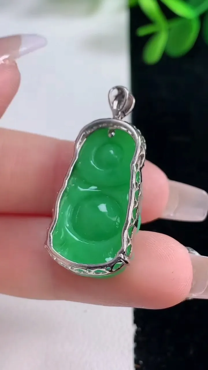 天然A货翡翠站佛 佛公吊坠，尺寸34.6-27-14.8-8.2，重量:5.75g
12月26日