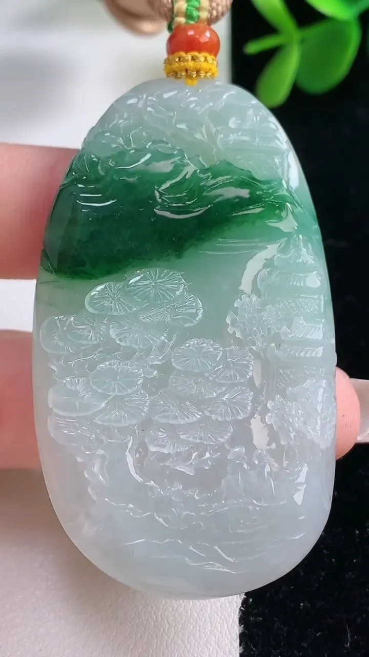 天然A货翡翠山水牌吊坠，尺寸57.8-33.4-7，重量:35.65g
12月26日