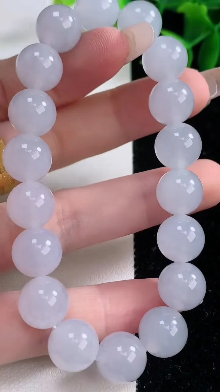 天然A货翡翠紫罗兰圆珠手串，尺寸11-18颗，重量:42.22g12月26日
工厂直销收藏佳品,种好水足，色泽均匀，有种有色，上手高大气！