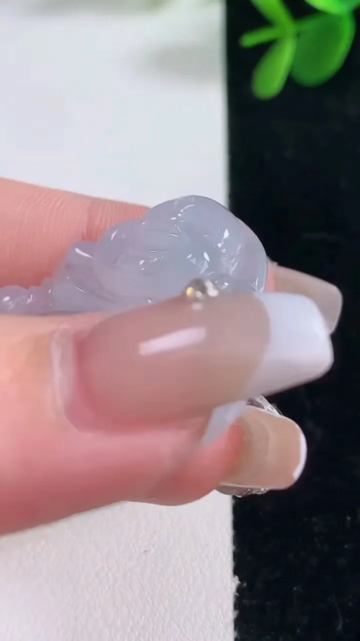 天然A货翡翠冰种飘花佛公吊坠，尺寸32.9-35.8-7.4，重量:13.85g
12月26日