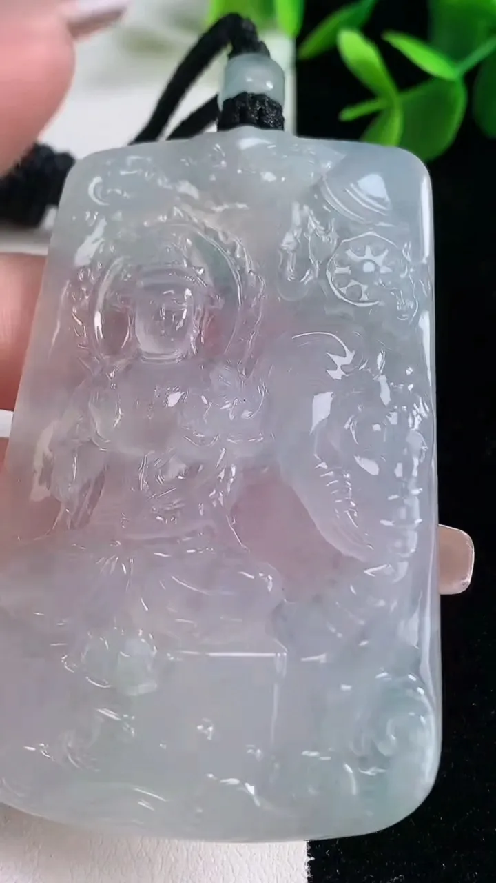 天然A货翡翠种白冰普贤菩萨吊坠，尺寸71.7-44.5-5.4，重量:45.95g
12月26日