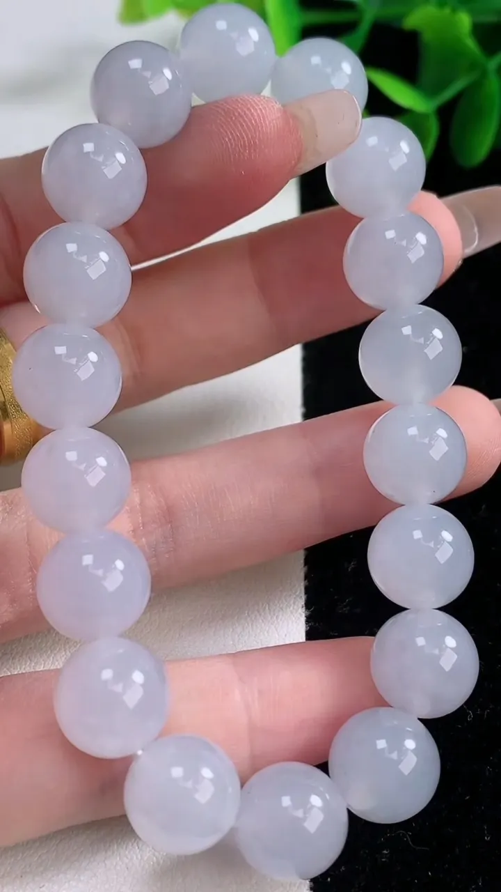 天然A货翡翠紫罗兰圆珠手串，尺寸11-18颗，重量:42.22g12月26日
工厂直销收藏佳品,种好水足，色泽均匀，有种有色，上手高大气！