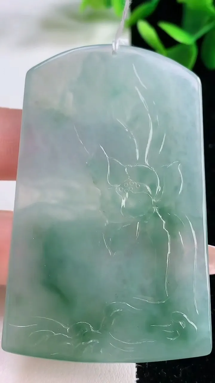 天然A货翡翠普贤菩萨吊坠，尺寸65.8-41.8-4.9，重量:32.82g
12月26日