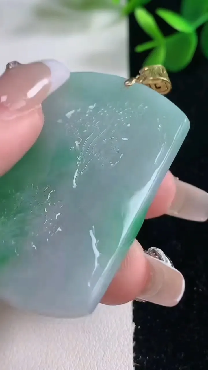 天然A货翡翠山水牌吊坠，尺寸49-35.7-5.9，重量:26.69g
12月26日