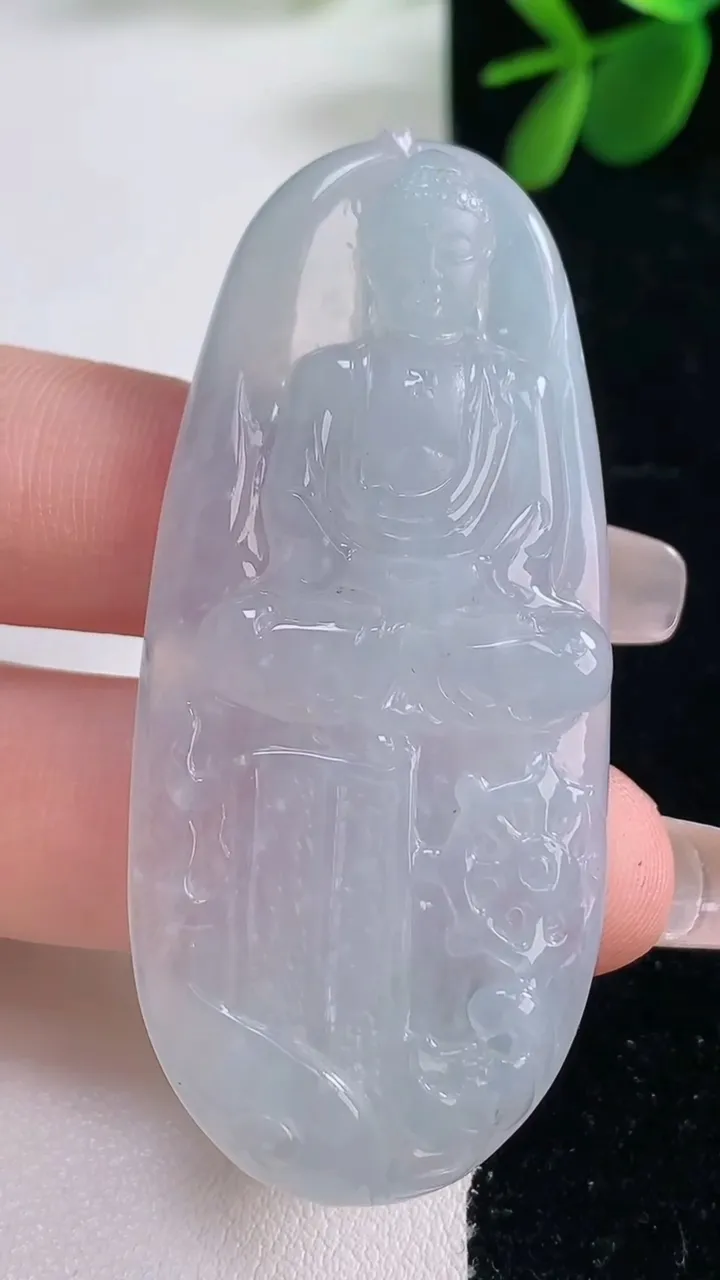 天然A货翡翠大日如来吊坠，尺寸58.8-26.3-5.5，重量:19.83g
12月26日