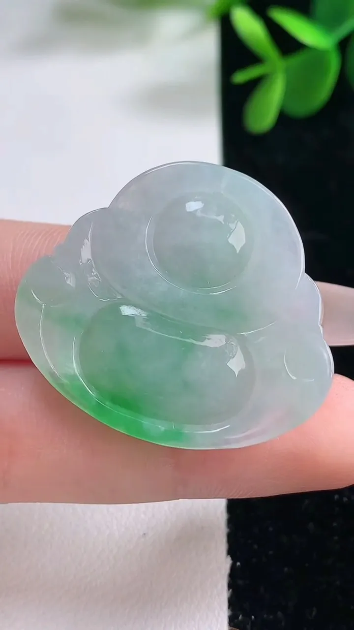 天然A货翡翠佛公吊坠，尺寸29.7-34-5.9，重量:9.06g
12月26日