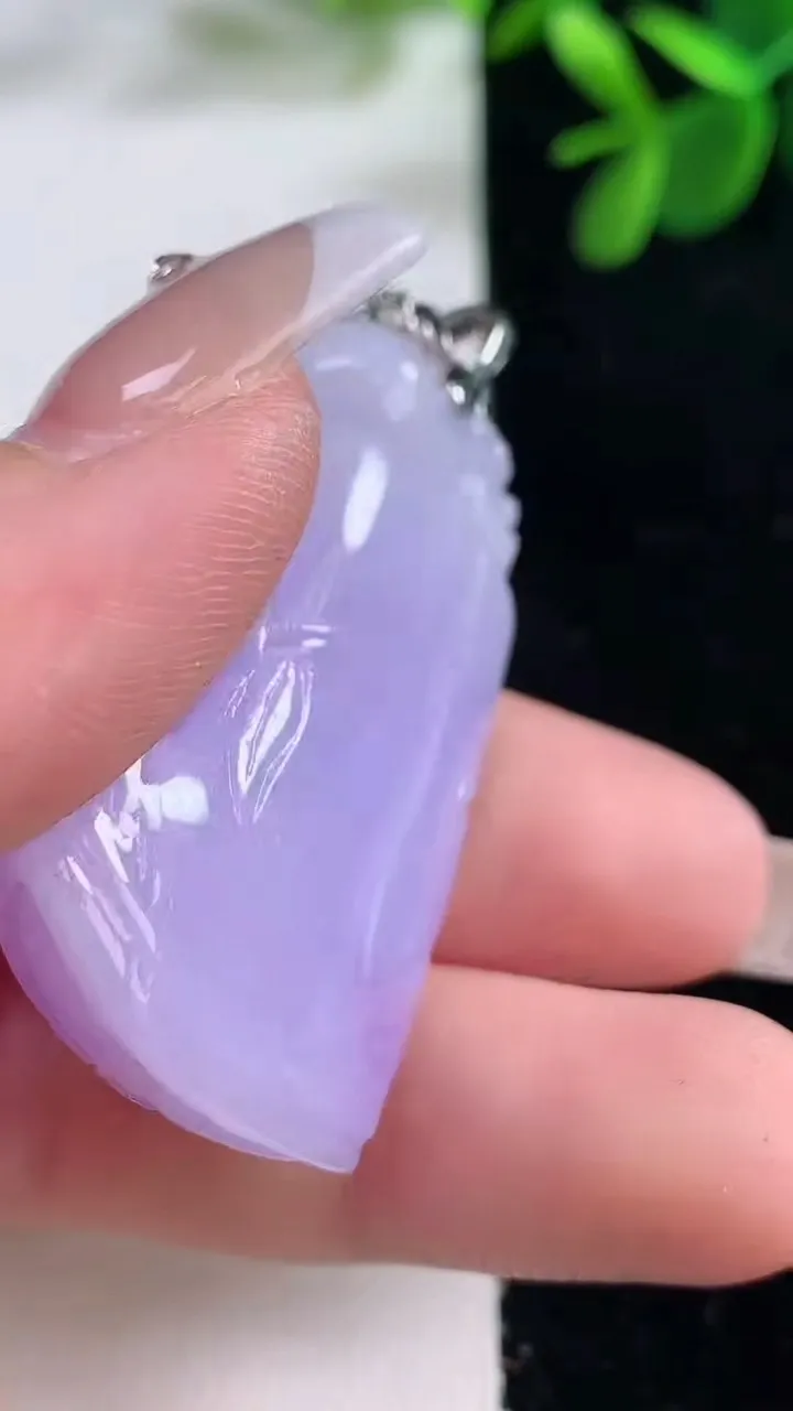 天然A货翡翠18K金紫罗兰节节高升 竹节吊坠，尺寸43-25-11.2，重量:24.31g
12月26日