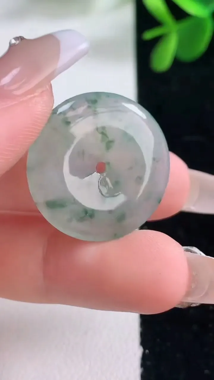 天然A货翡翠冰种飘花平安扣吊坠，尺寸23.8-4，重量:5.09g
12月26日