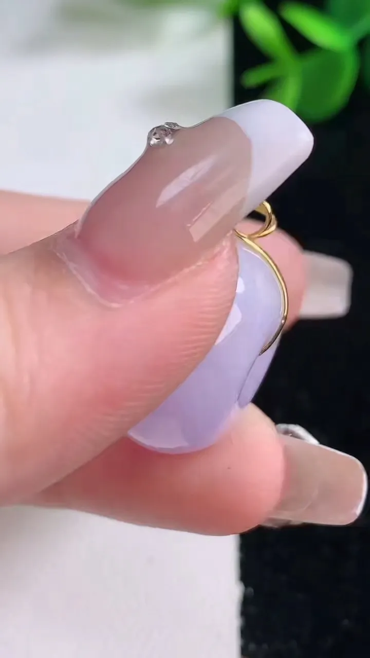 天然A货翡翠18K金紫罗兰路路通吊坠，尺寸20.3-12.7，重量:10.90g
12月26日