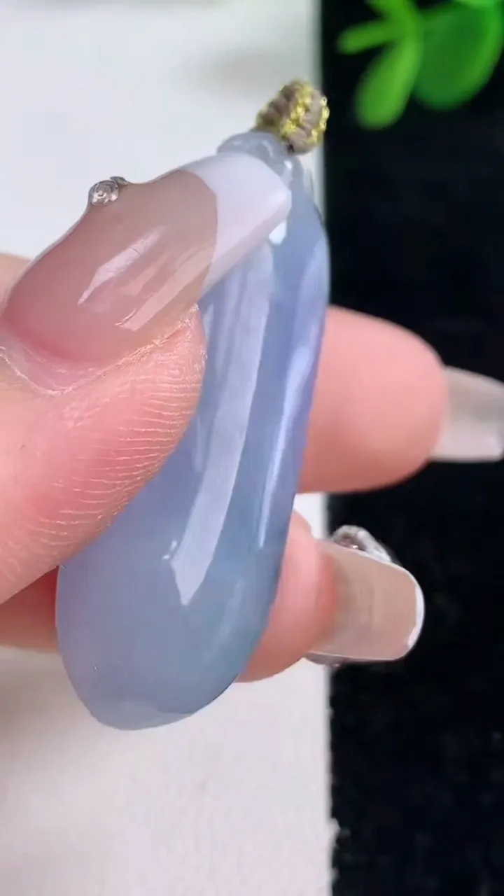 天然A货翡翠18K金紫罗兰福瓜吊坠，尺寸40.6-15-11.3，重量:12.72g
12月26日