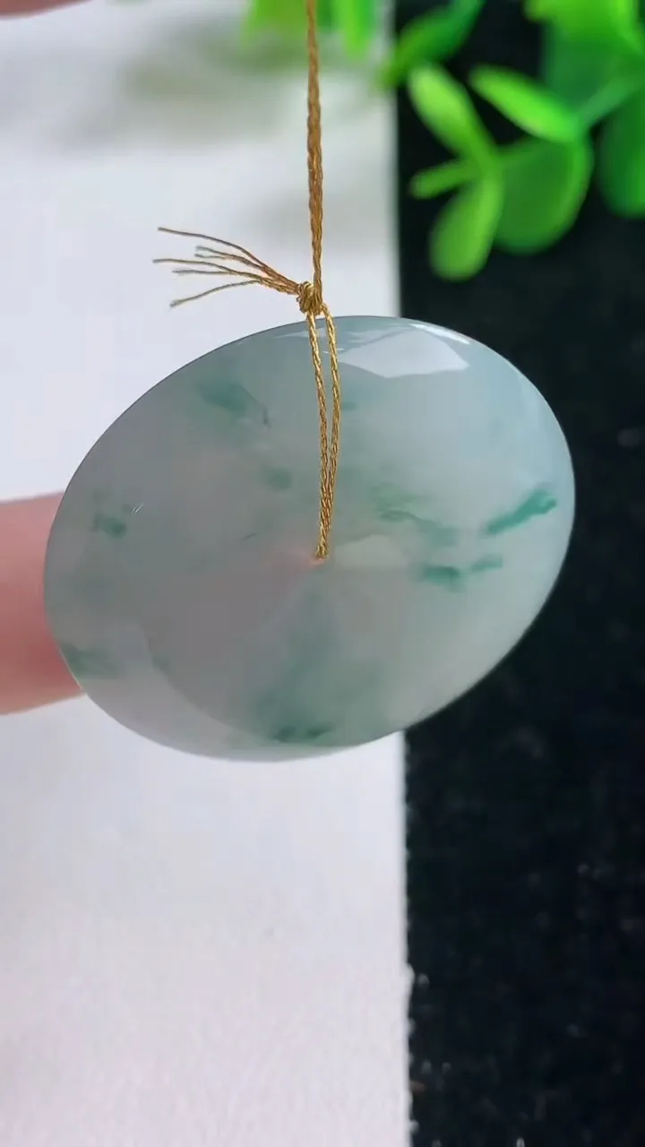 天然A货翡翠冰种飘花平安扣吊坠，尺寸33-6，重量:13.18g
12月26日