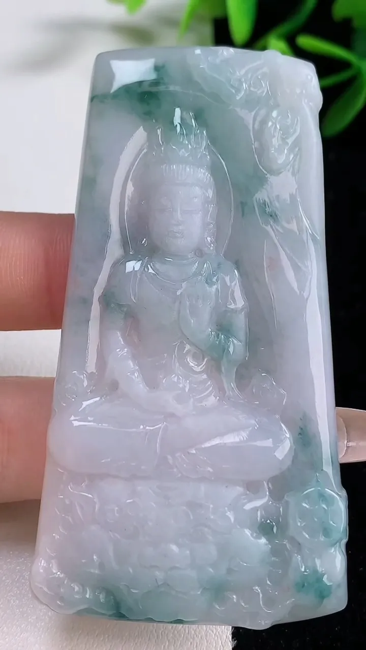 天然A货翡翠飘花文殊菩萨吊坠，尺寸73-37.6-5，重量:31.14g
12月26日
