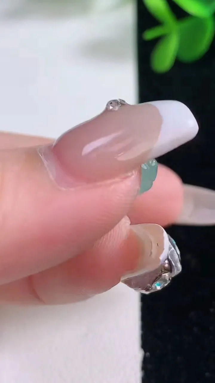 天然A货翡翠貔貅吊坠，尺寸20.7-27.8-8.6，重量:10.23g
12月26日