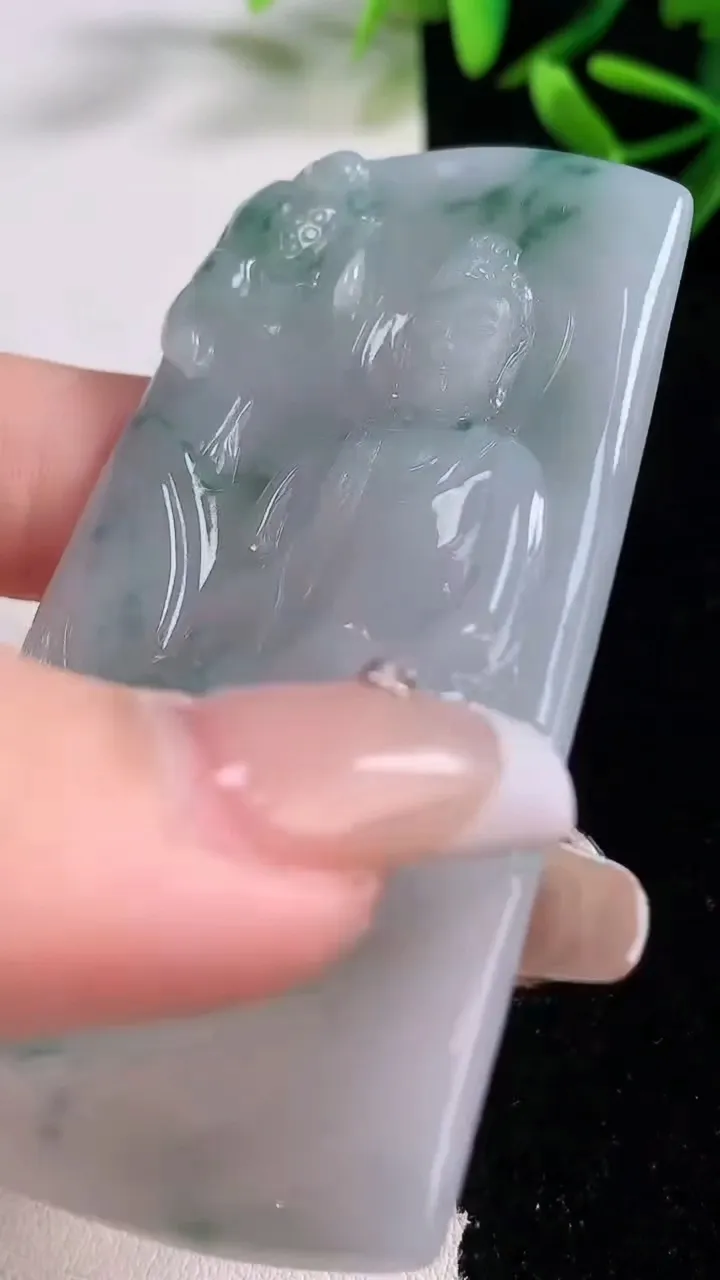 天然A货翡翠飘花文殊菩萨吊坠，尺寸705-40.5-5.7，重量:33.34g
12月26日