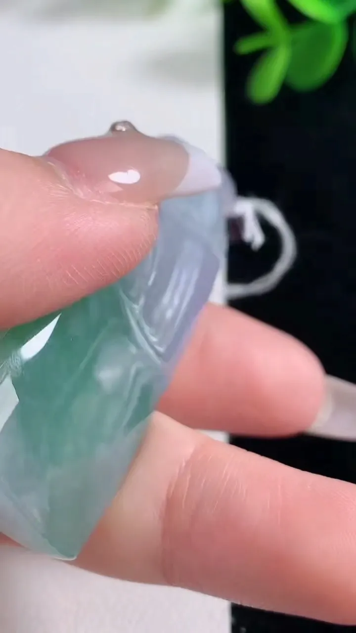 天然A货翡翠节节高升 竹节吊坠，尺寸48.7-23.3-11.6，重量:30.36g
12月26日