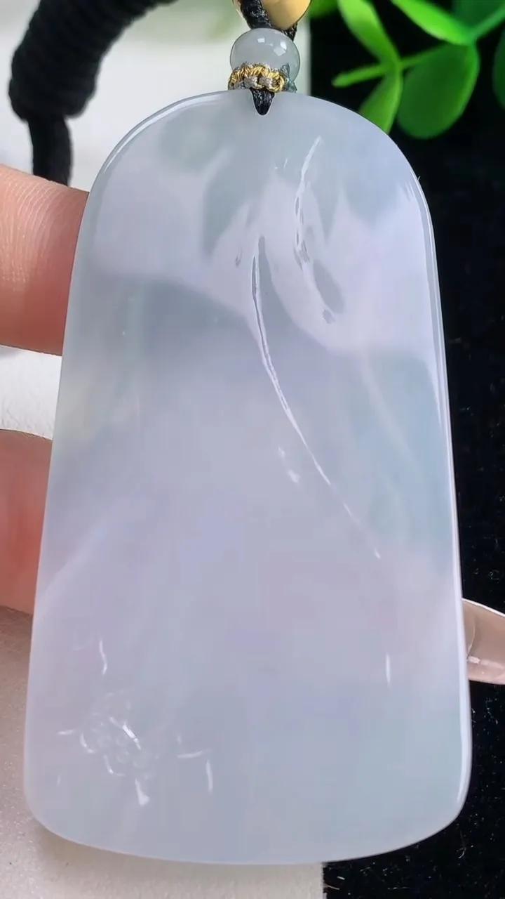 天然A货翡翠紫罗兰大势至菩萨吊坠，尺寸69.4-38-5.2，重量:39.33g
12月26日