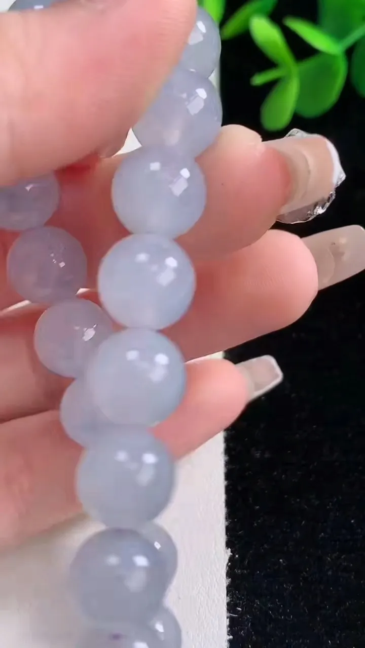 天然A货翡翠紫罗兰飘花圆珠手串，尺寸10-19颗，重量:33.36g12月26日
工厂直销收藏佳品,种好水足，色泽均匀，有种有色，上手高大气！