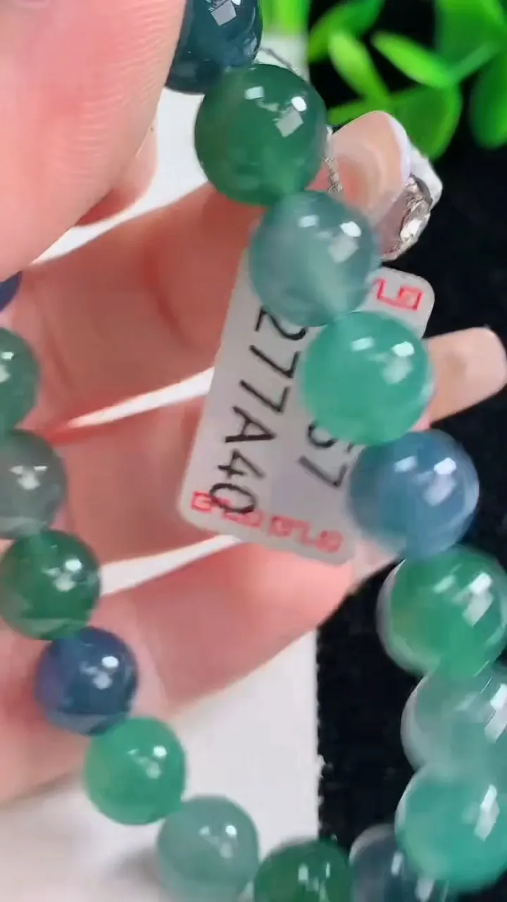天然A货翡翠圆珠手串，尺寸9.8-20颗，重量:32.52g12月26日
工厂直销收藏佳品,种好水足，色泽均匀，有种有色，上手高大气！