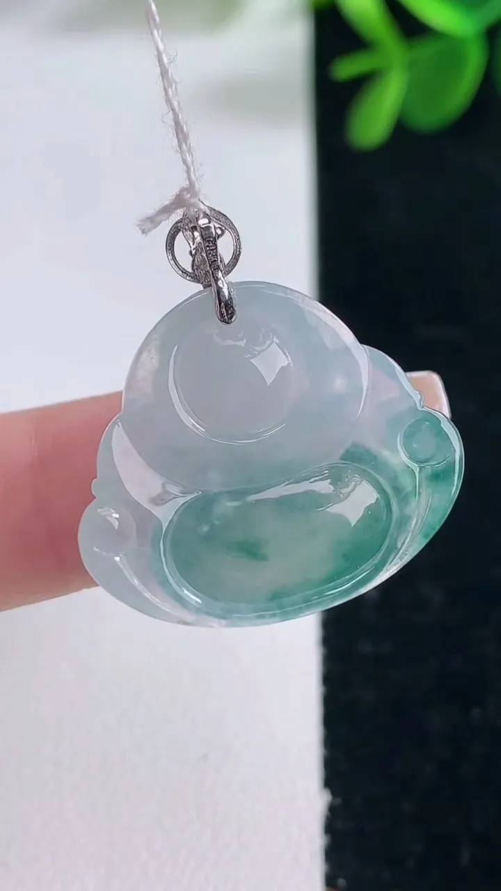 天然A货翡翠种飘花佛公吊坠，尺寸22-25.5-6，重量:5.30g
12月26日