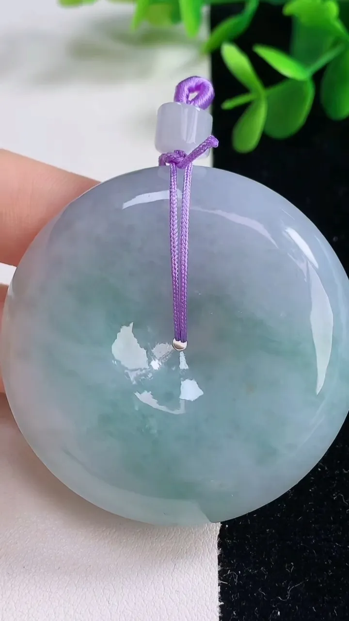 天然A货翡翠紫罗兰平安扣吊坠，尺寸51.2-12.4，重量:67.89g
12月26日