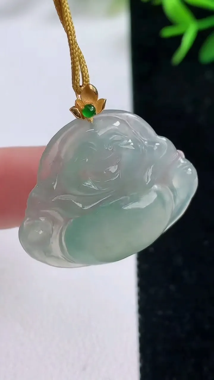天然A货翡翠佛公吊坠，尺寸25.5-29.2-4.，重量:4.70g
12月26日