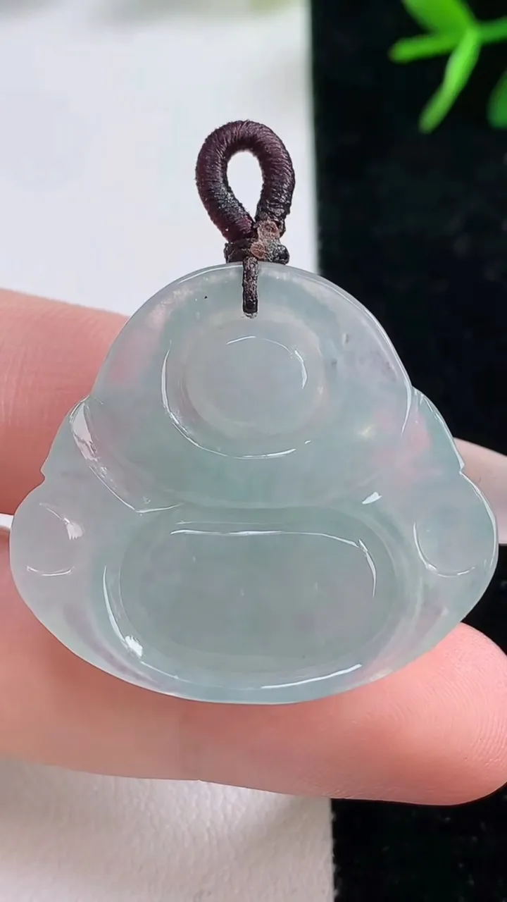 天然A货翡翠佛公吊坠，尺寸29.8-32-6.5，重量:9.40g
12月26日