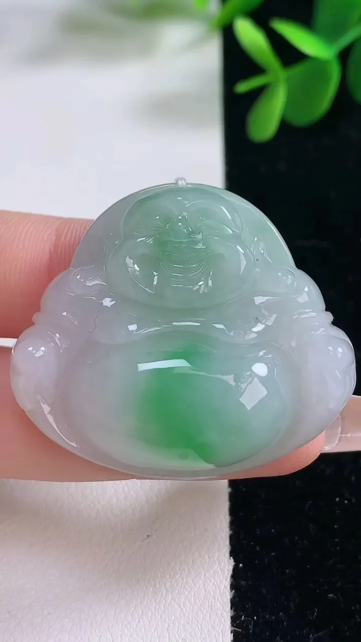 天然A货翡翠佛公吊坠，尺寸34.5-40-10.4，重量:22.03g
12月26日