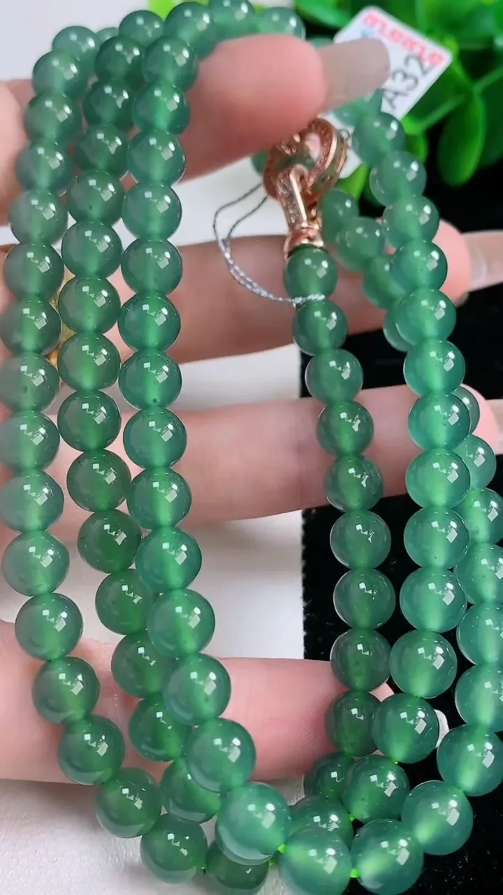 天然A货翡翠圆珠项链，尺寸7-100颗，重量:58.36g
12月26日