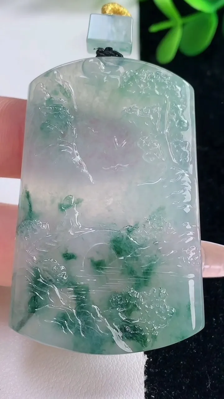 天然A货翡翠种飘花山水牌吊坠，尺寸54.3-36-5.6，重量:29.93g
12月26日