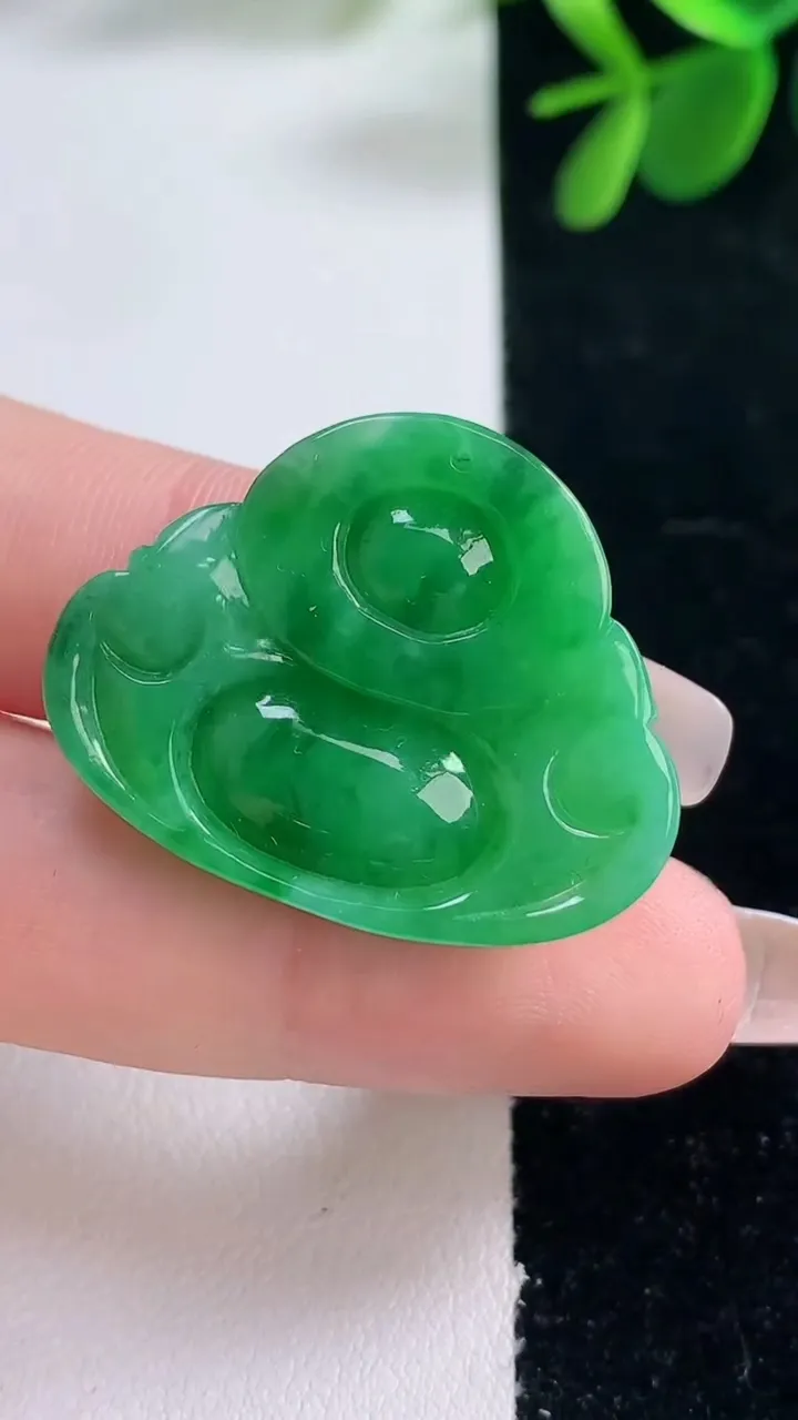 天然A货翡翠佛公吊坠，尺寸24.8-31.5-5.9，重量:7.54g
12月26日