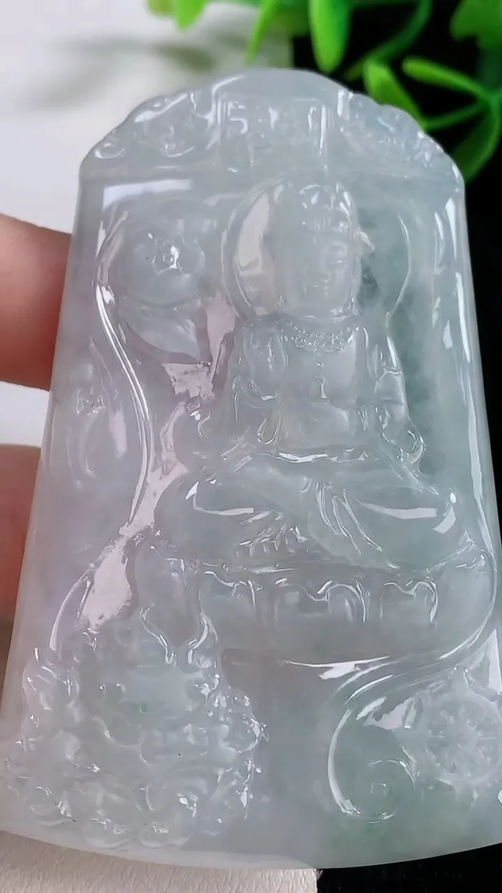 天然A货翡翠文殊菩萨吊坠，尺寸76.2-46.7-5.4，重量:41.25g
12月26日