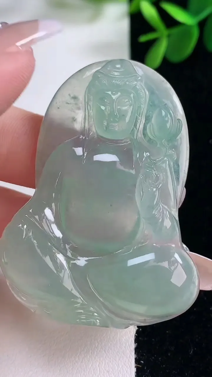 天然A货翡翠大势至菩萨吊坠，尺寸54.5-40-6.5，重量:23.23g
12月26日