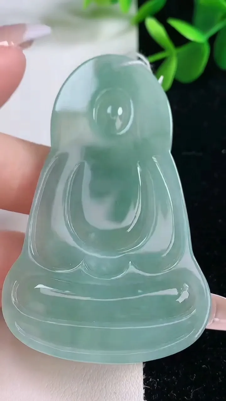 天然A货翡翠观音菩萨吊坠 尺寸66-40.7-4.9，重量:23.89g
12月26日