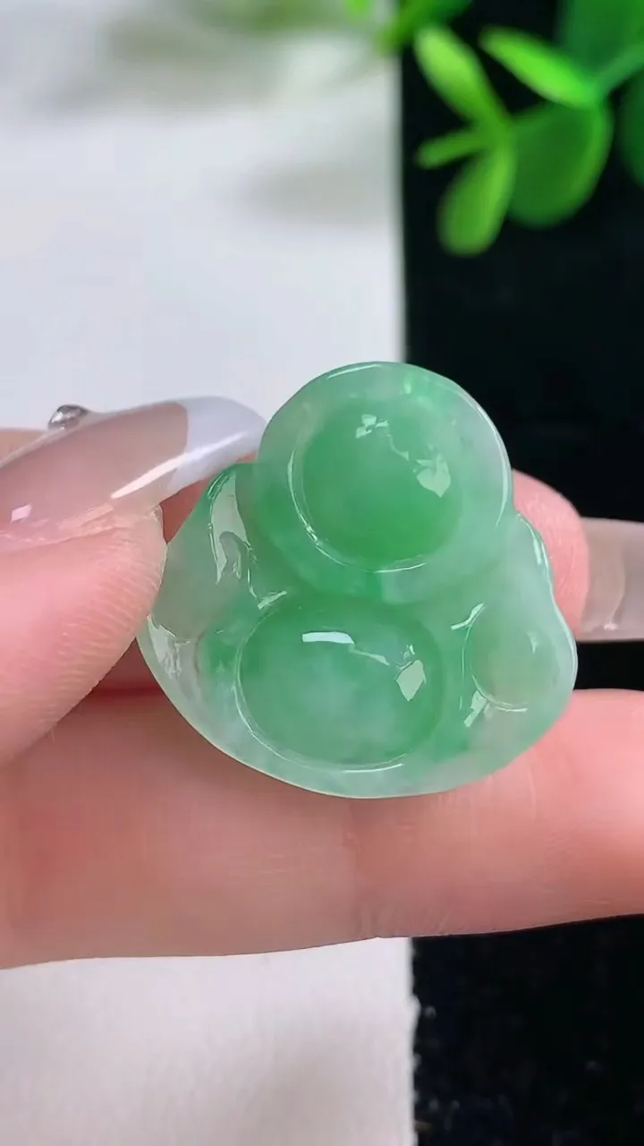 天然A货翡翠佛公吊坠，尺寸24-24.3-6.9，重量:5.02g
12月26日